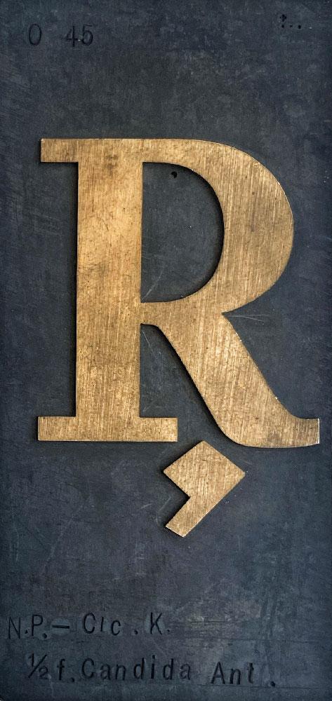 Schriftschablone Ŗ (halbfette Candida)